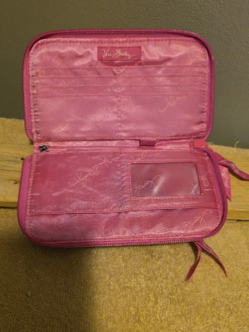 Vera Bradley- Floral Quilted Pink Women's Zip Wallet - Inv.505